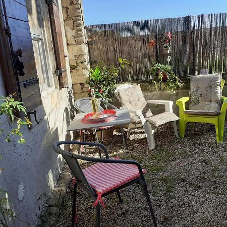Petite Maison Dans La Campagne A 10 Mn A Pied Du Centre Ville Arles Esterno foto